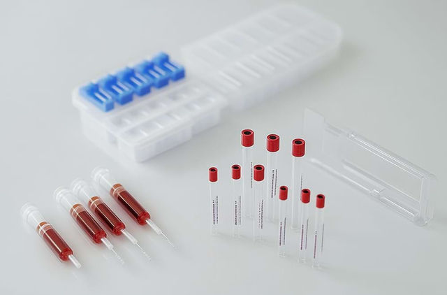 Medical injection tubes and plastic components collection