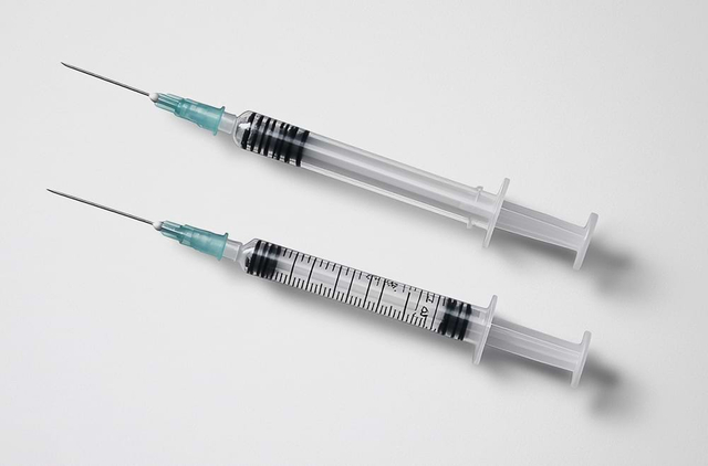 Disposable medical syringes with precision measurements