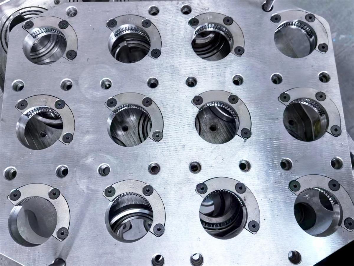 cap molds with spiral exterior