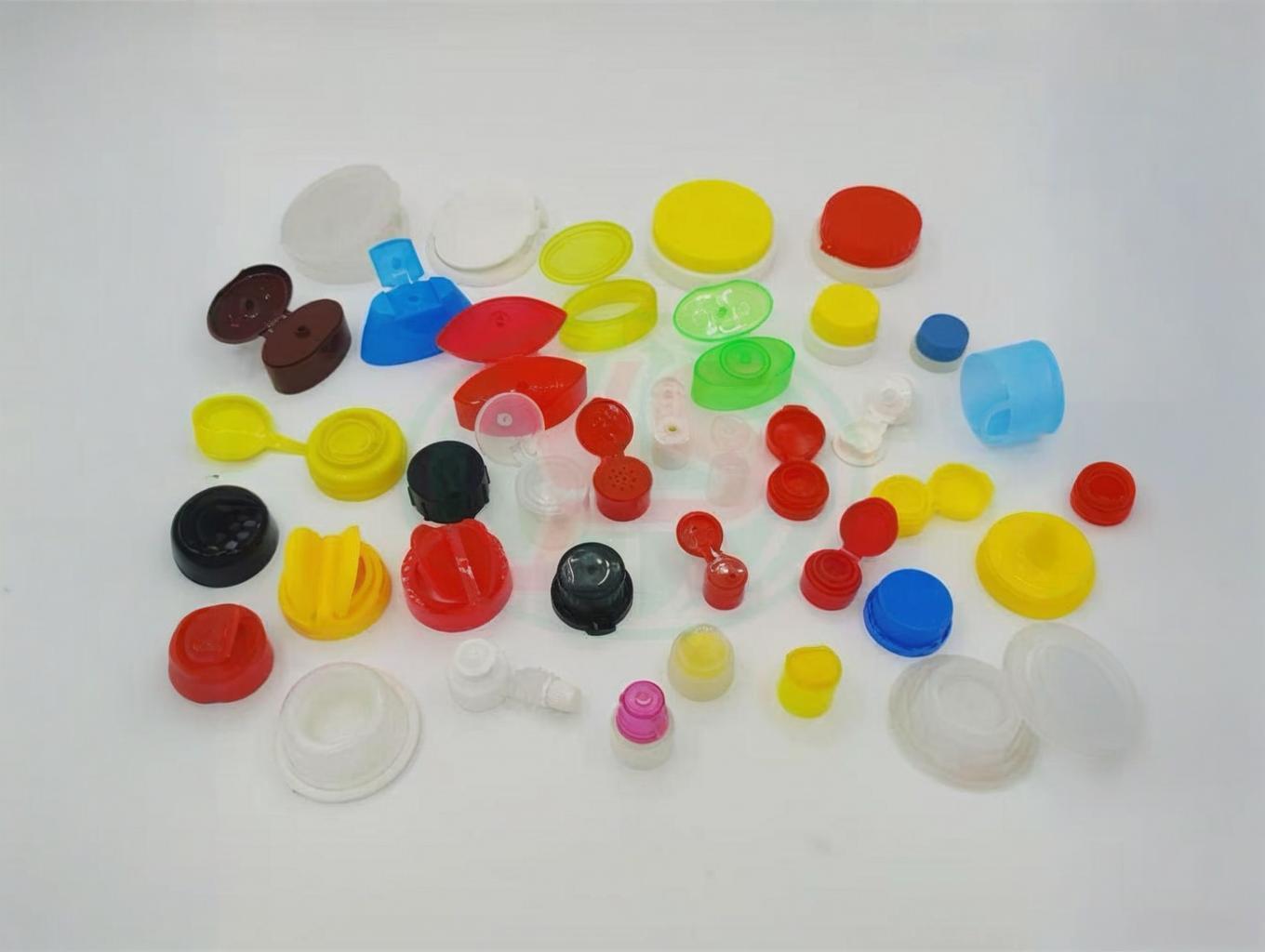 Plastic injection molding tools and molds